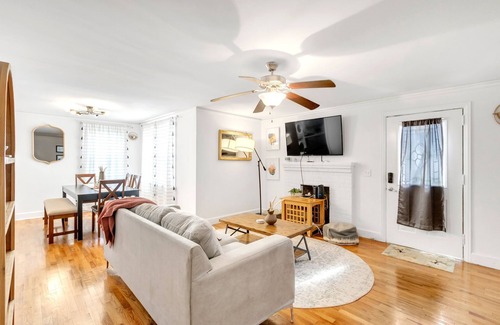 Spartanburg Casa | Family cottage near City and Fun. Vast fenced yard for pet and children