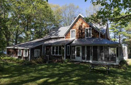 Leeds and the Thousand Islands Chalet De Esquí | Family Cottage Sheep Island