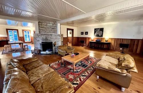 Leeds and the Thousand Islands Chalet De Esquí | Family Cottage Sheep Island