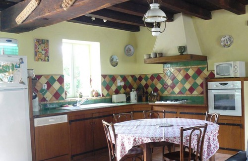 Le Brethon Cabaña | Casa rural familiar con jardín, terraza y lago privado