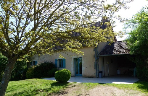 Le Brethon Cabaña | Casa rural familiar con jardín, terraza y lago privado