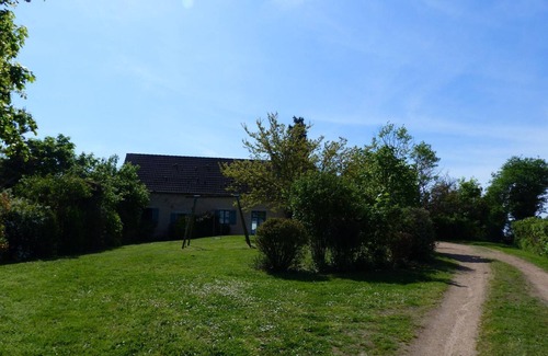 Le Brethon Cabaña | Casa rural familiar con jardín, terraza y lago privado