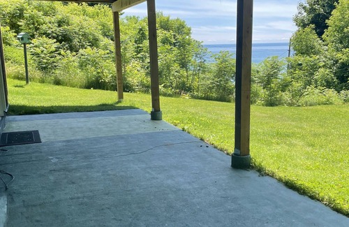 Normandale Cabaña | Family Cottage with Lake Views