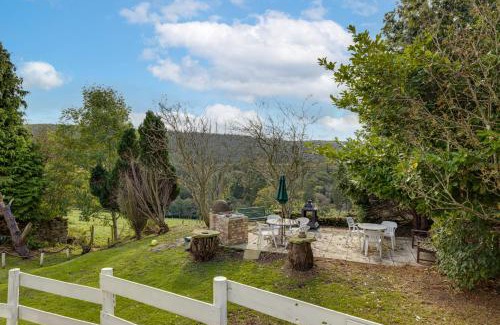 Scarborough Casa | Family Country Cottage with a private Valley View