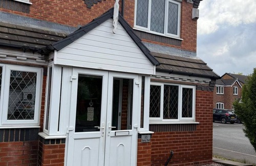 Olton Casa | Family/Couple house Premium room with WIFI & Parking in charming Birmingham