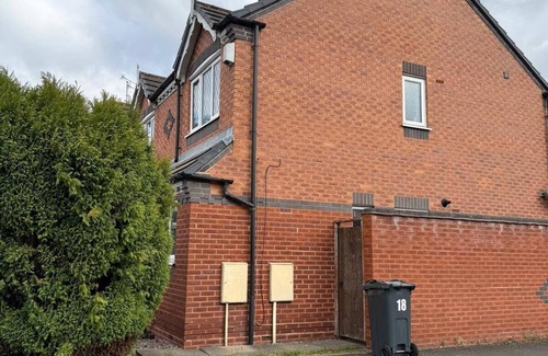 Olton Casa | Family/Couple house Premium room with WIFI & Parking in charming Birmingham