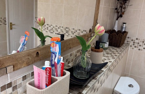 Olton Casa | Family/Couple house Premium room with WIFI & Parking in charming Birmingham