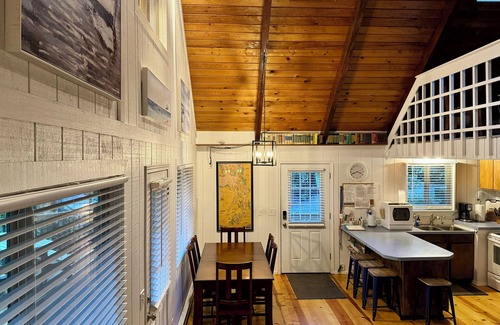 Burley Cabina | Family & Dog Friendly 2 Bedroom Plus Loft Beach Cabin