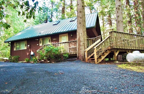Burley Cabina | Family & Dog Friendly 2 Bedroom Plus Loft Beach Cabin