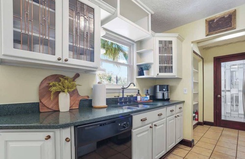 Whitemarsh Island Casa | Family & dog-friendly house w pool & entertainment