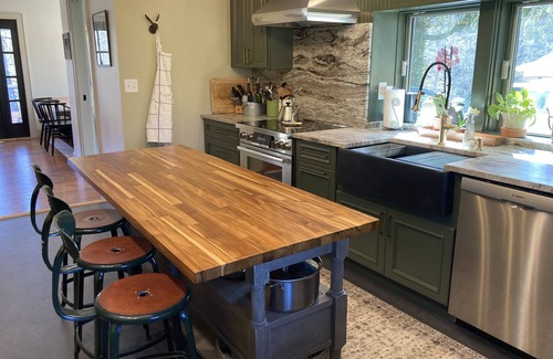 Canton Casa | Family & Dog Friendly House With Hot Tub OnThe Pigeon River Near Asheville, NC!
