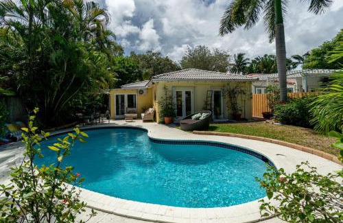 Victoria Park Casa | Family Escape 2BR Main plus 1BR Cottage Heated Pool