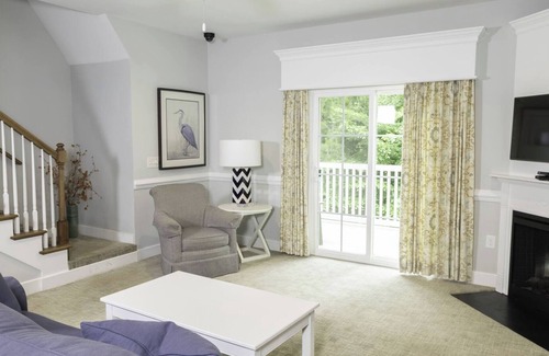 Lackey Complejo | Family Escape in Elegant 2BR Villa w/Kitchen & Pool Near Jamestown | 2 Units