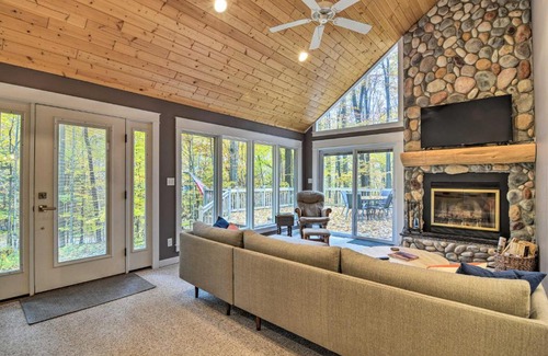 Harbor Springs Casa | Family Escape - Near Little Traverse Wheelway