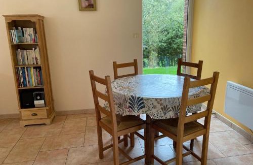 Isigny-le-Buat Casa | Family Escape with Terrace