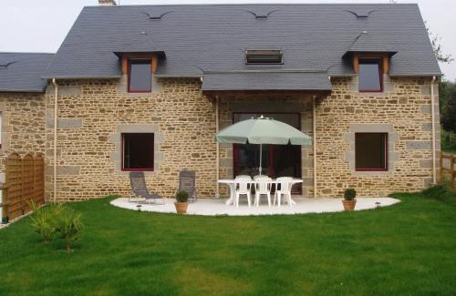 Isigny-le-Buat Casa | Family Escape with Terrace