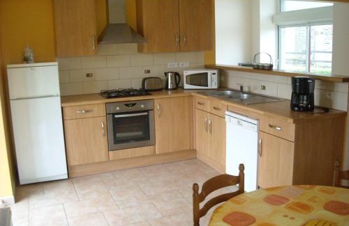 Isigny-le-Buat Casa | Family Escape with Terrace
