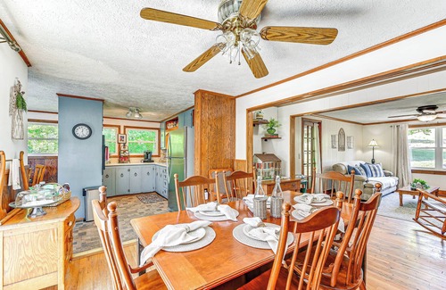 Fancy Gap Cabaña | Family Fancy Gap Cottage w/ Deck - Pets Welcome!