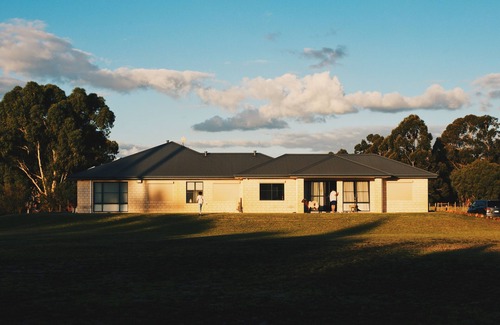 Oakford Casa | Family Farm Stay with Animals, Playground and Firepit