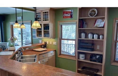 Van Dyne Otro | Family Farmhouse with Fireplace on Lake Winnebago
