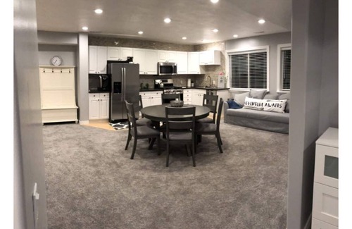 Sandy Apartamento | Family Favorite with Indoor Basketball Court