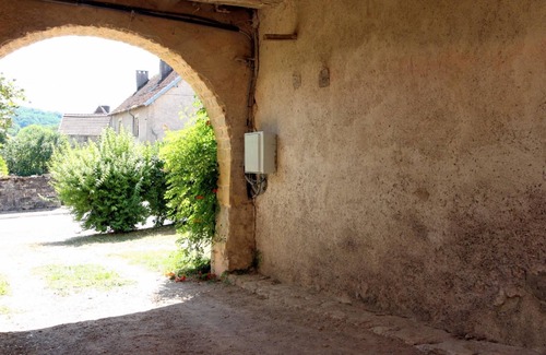 Anchenoncourt-et-Chazel Cabaña | Casa rural para 6 pers con sala de juegos y billar