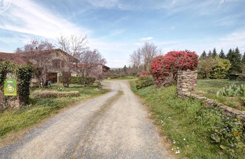 Saint-Medard-en-Forez Cabaña | Alquiler vacacional: casa de 3 habitaciones con jardín y actividades para niños en Saint-Médard-en-Forez