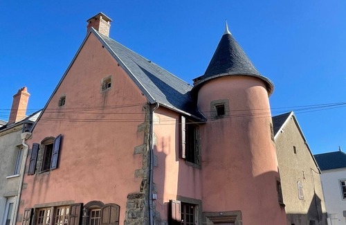 Saint-Gervais-d'Auvergne Casa | FAMILY HOME IN THE HEART OF TOWN