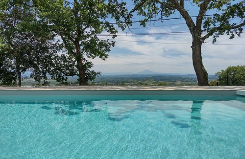 Saint-Julien-de-Peyrolas Casa | Family house on the heights of St Julien de Peyrolas near the Ardeche