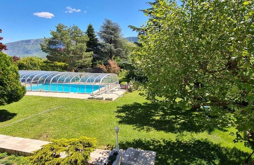 Saint-Julien-en-Genevois Casa | Family house perfect for one or few families near Geneva