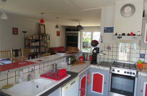 Saint-Vincent-de-Tyrosse Casa | Family home with above-ground pool