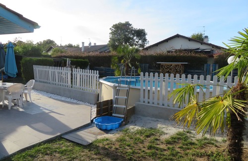 Saint-Vincent-de-Tyrosse Casa | Family home with above-ground pool