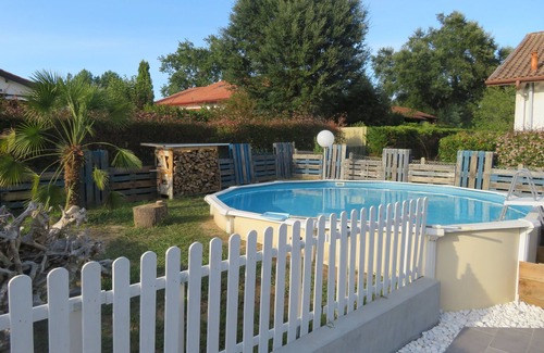 Saint-Vincent-de-Tyrosse Casa | Family home with above-ground pool