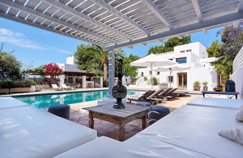 Santa Eulalia del Río Villa | Casa de campo auténtica y familiar con piscina grande y licencia