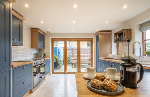 Ilmington Cabaña | Family friendly period holiday cottage in the Cotswolds - The Old Post Office