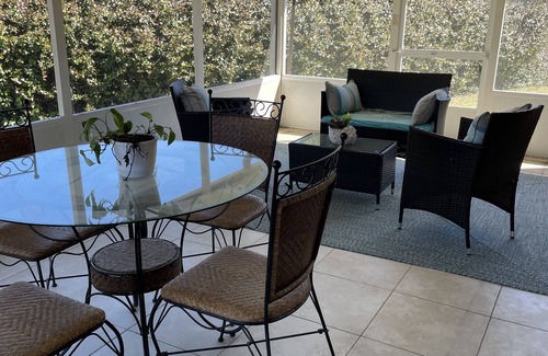 Wright Casa | Family friendly 3 bed 2 bath a short drive to the prettiest beach in NW Florida