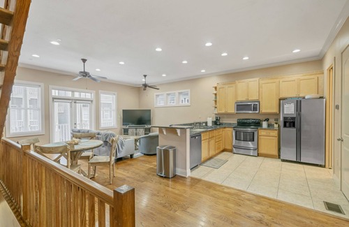 Crescent Beach Casa | Family Friendly Beach Home, 4 Bed 4 Bath, Sleeps 12! Walk to Beach! Pool! 🇺🇸🇺🇸🇺🇸