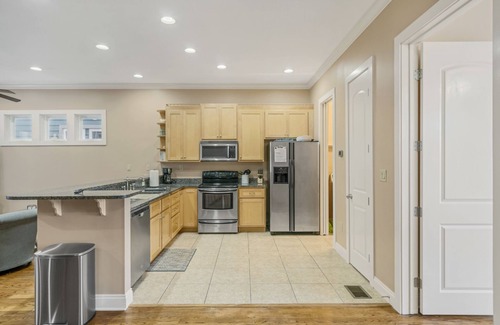 Crescent Beach Casa | Family Friendly Beach Home, 4 Bed 4 Bath, Sleeps 12! Walk to Beach! Pool! 🇺🇸🇺🇸🇺🇸