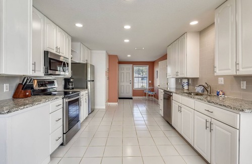 Bid-a-wee Beach Casa | Family-Friendly Cottage Home Steps Away from the Beach