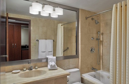 Sunny Isles Beach Hotel | Family-friendly Vacay with 2 Units, Outdoor Pool, Steps from the Beach!