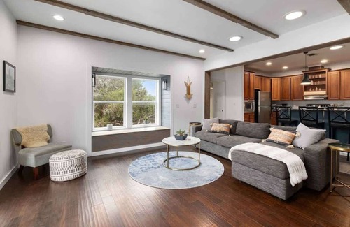 McNeil Casa | Family friendly | Hot Tub, Karaoke & Fire Pit