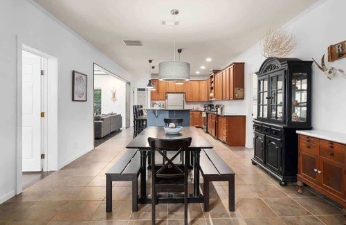 McNeil Casa | Family friendly | Hot Tub, Karaoke & Fire Pit