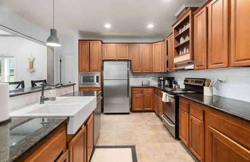 McNeil Casa | Family friendly | Hot Tub, Karaoke & Fire Pit