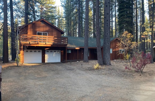 Pioneer Trail Casa | Family- Friendly Mountain & Forest View Retreat - 8 guests + kids 5 & under