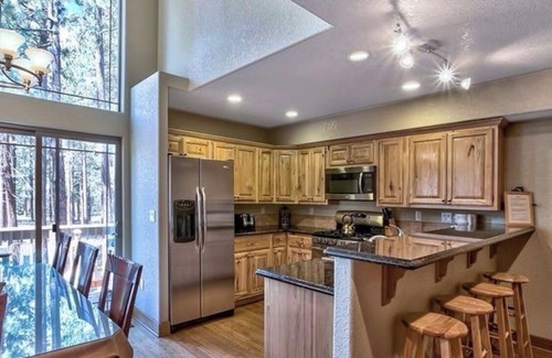 Tahoe Island Casa | Family Friendly Lake/Ski Escape - 3BR & 3BA house in South Lake Tahoe