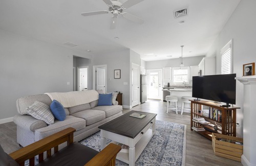 Arundel Cabaña | Family friendly 2 bed, 2 bath home in gated community with pool & gym
