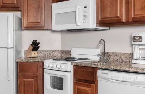 Daytona Beach Complejo | Family-Friendly 2BR Suite at Ocean Walk - Beach & Pools Await