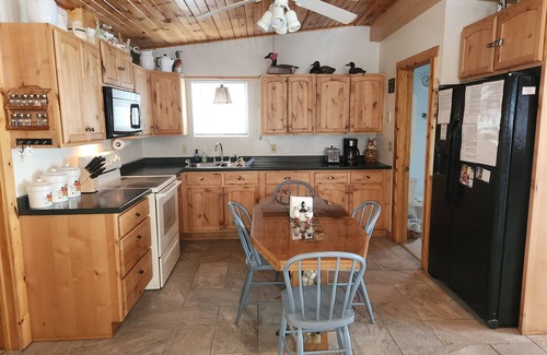 Oconto Cabina | Ideal para familias, 2 habitaciones, frente al mar, 39 minutos al norte de Green Bay y el campo Lambeau