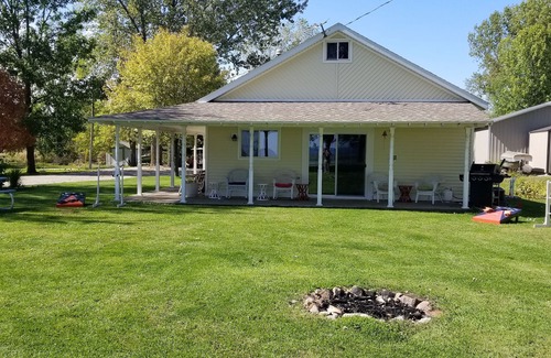 Oconto Cabina | Ideal para familias, 2 habitaciones, frente al mar, 39 minutos al norte de Green Bay y el campo Lambeau