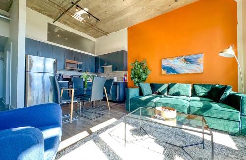 Near South Side Apartamento | Family Friendly 2BR South Loop Suite with Optional Parking and Gym Access Sleeps up to 8 Near McCormick Place and Soldier Field